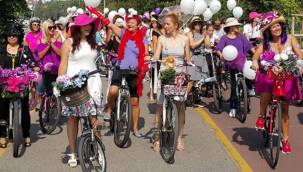 Rize'de bu kez 'Süslü Kadınlar' Pedal çevirecek