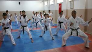 Rize'de Karate'ye ilgi her geçen gün artıyor