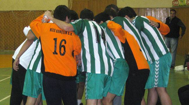 Trabzon 24 Şubat: 25 - Rize Gençlik Spor: 29