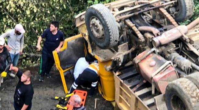 Çayeli'nde harfiyat kamyonu devrildi: 1 yaralı