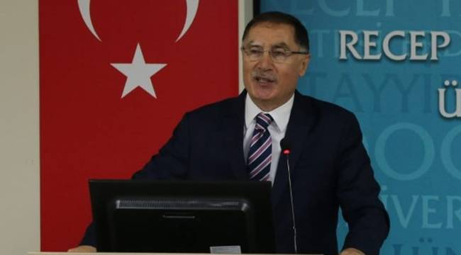 Şeref Malkoç Rize'de konferans verdi