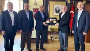 Öz Gıda-İş'ten Başkan Metin'e teşekkür ziyareti