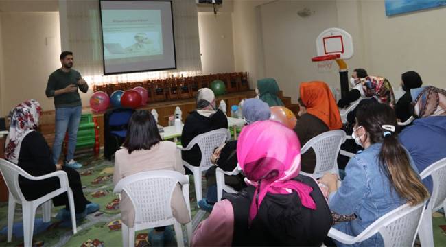 Rize'de anaokulu öğretmen ve velilerine Teknoloji Bağımlılığı Eğitimi