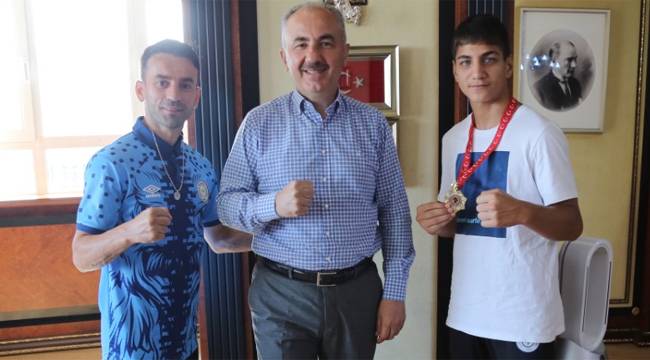 Genç Şampiyon Alperen Yılmaz, Başkan Metin'i ziyaret etti