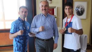Genç Şampiyon Alperen Yılmaz, Başkan Metin'i ziyaret etti