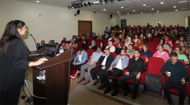 Rize'de yurt personellerine Gençlerle Çalışmak semineri