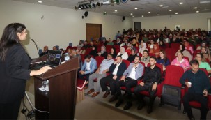 Rize'de yurt personellerine Gençlerle Çalışmak semineri