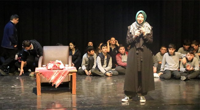 Merve Gülcemal'dan Rize'de Ailemiz ve İdeal Gençlik konferansı