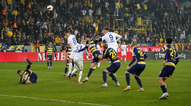 Olaylı maçta Çaykur Rizespor 1 puanı son saniyelerde aldı