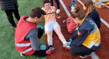 Rize'de amatör futbolcunun maçta ayak bileği kırıldı