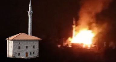 Pazar'da restore edilen 150 yıllık cami yıldırım isabet etmesi sonucu yandı