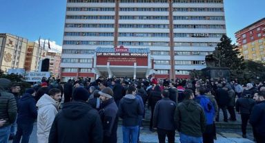 Kadro isteyen Mevsimlik İşçiler Çaykur önünde eylem yaptı