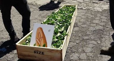 Yaş Çay fiyatına tabutlu eylem