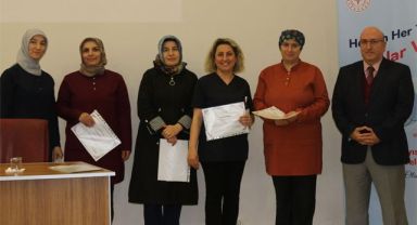 Rize'de 25 yıl ve üzeri hizmet veren hemşireler ödüllendirildi